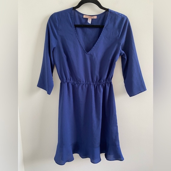 Hutch Dresses & Skirts - Hutch Blue V-Neck Minimalist Ruffle Hem Mini Dress Size Small